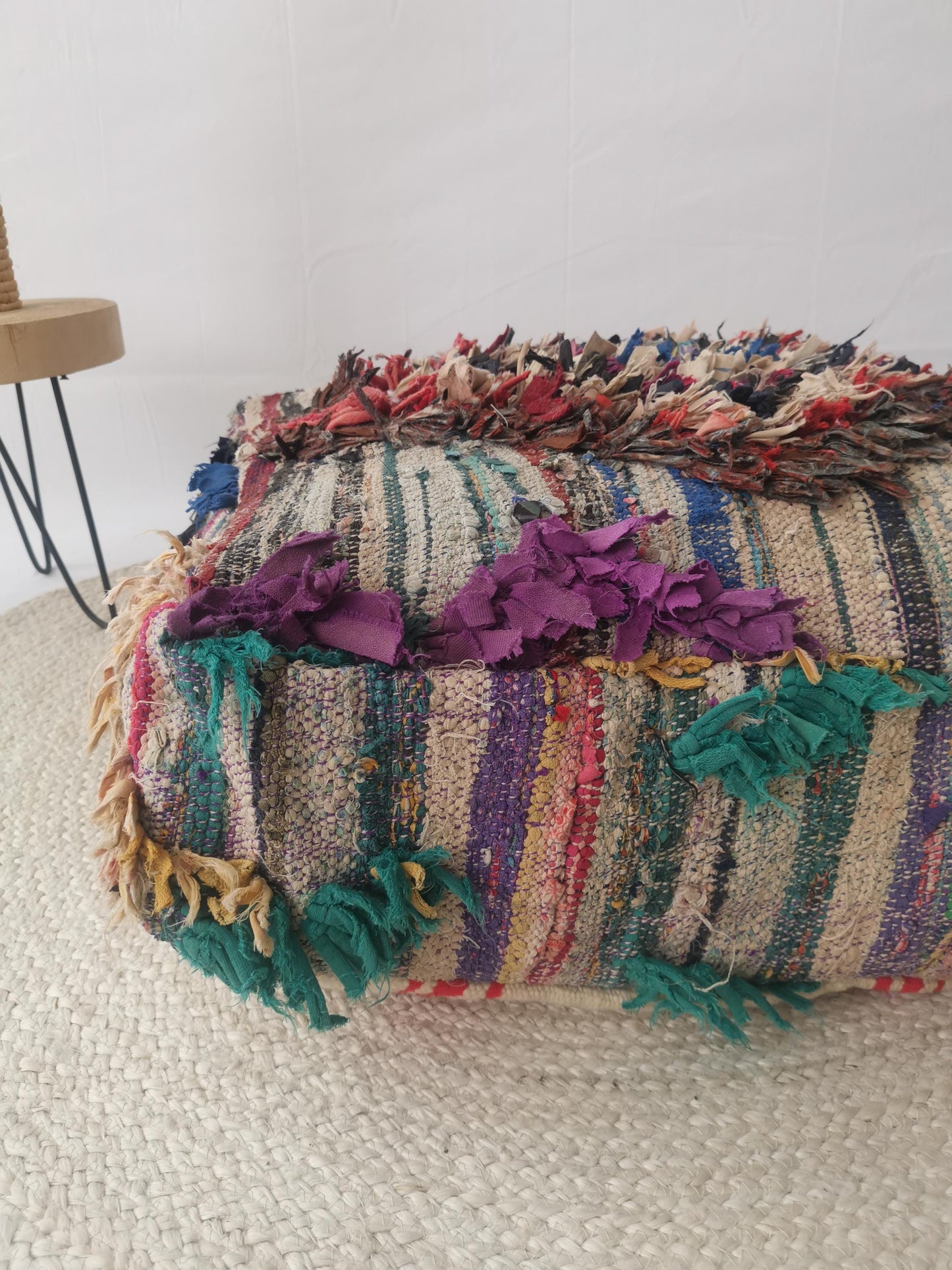 Bunter Marokkanischer Pouf, Berber Bodenkissen, Bunte geometrische Muster, Upcyling Pouf aus Stoffresten, Boho Sitzkissen, Handarbeit