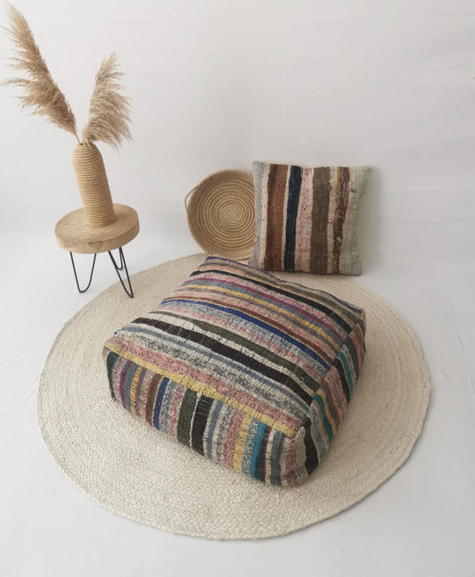 Bunter Marokkanischer Berber Pouf mit Streifen Muster, Upcyling Pouf aus Stoffresten, Boho Sitzkissen, Handarbeit