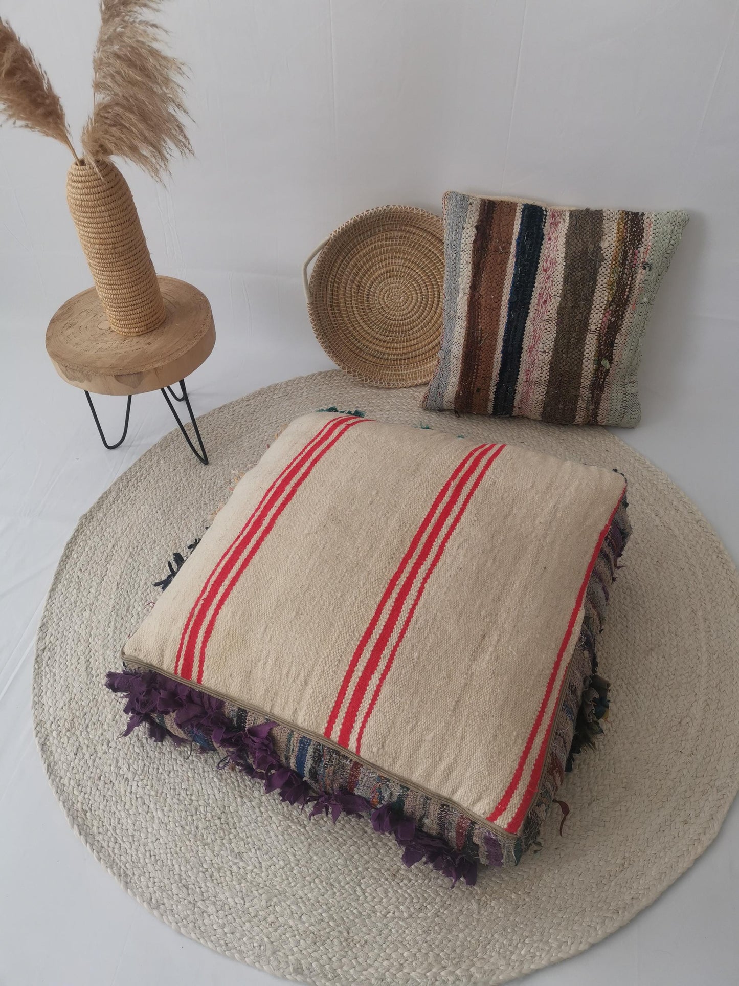 Bunter Marokkanischer Pouf, Berber Bodenkissen, Bunte geometrische Muster, Upcyling Pouf aus Stoffresten, Boho Sitzkissen, Handarbeit