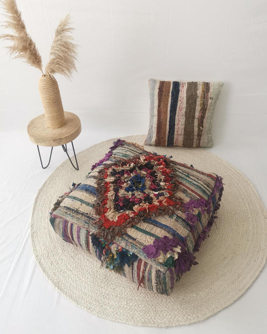 Bunter Marokkanischer Pouf, Berber Bodenkissen, Bunte geometrische Muster, Upcyling Pouf aus Stoffresten, Boho Sitzkissen, Handarbeit