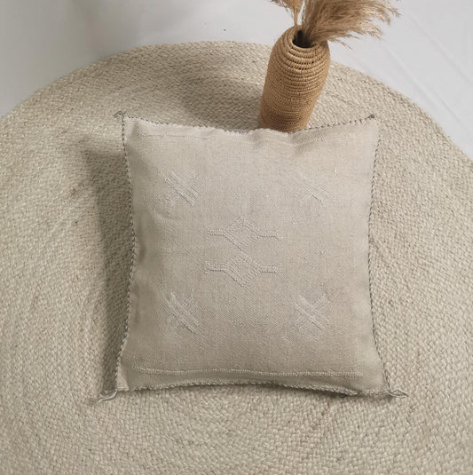 Sabra Kissen aus Marokko, Boho Eklektische Kissenhülle, Marokkanische orientalische Kissenhülle, Beige und Weiss 50x50 cm