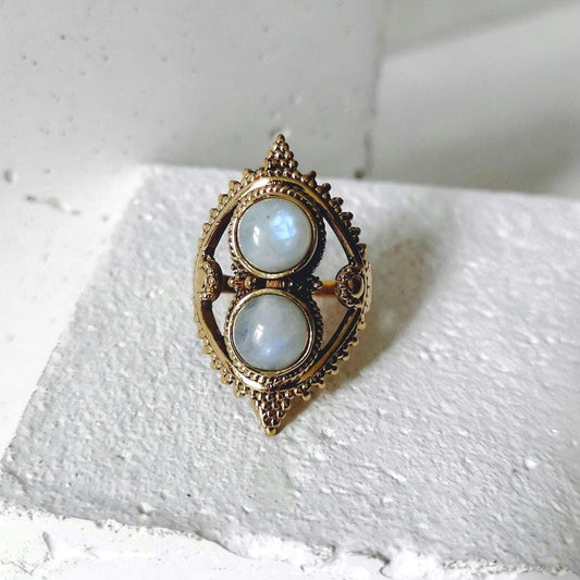 Statement Ring mit Mondstein, Grosser Mondstein Ring, Tribal Ring, Boho Ring, goldener Messingring Mondstein