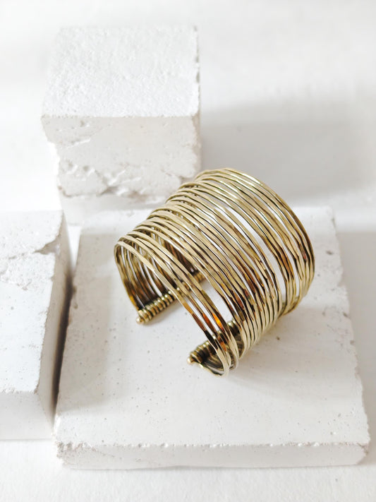 Manschettenarmband aus Messing, Armband aus goldenem Messing, Breiter Boho Armreif gehämmert