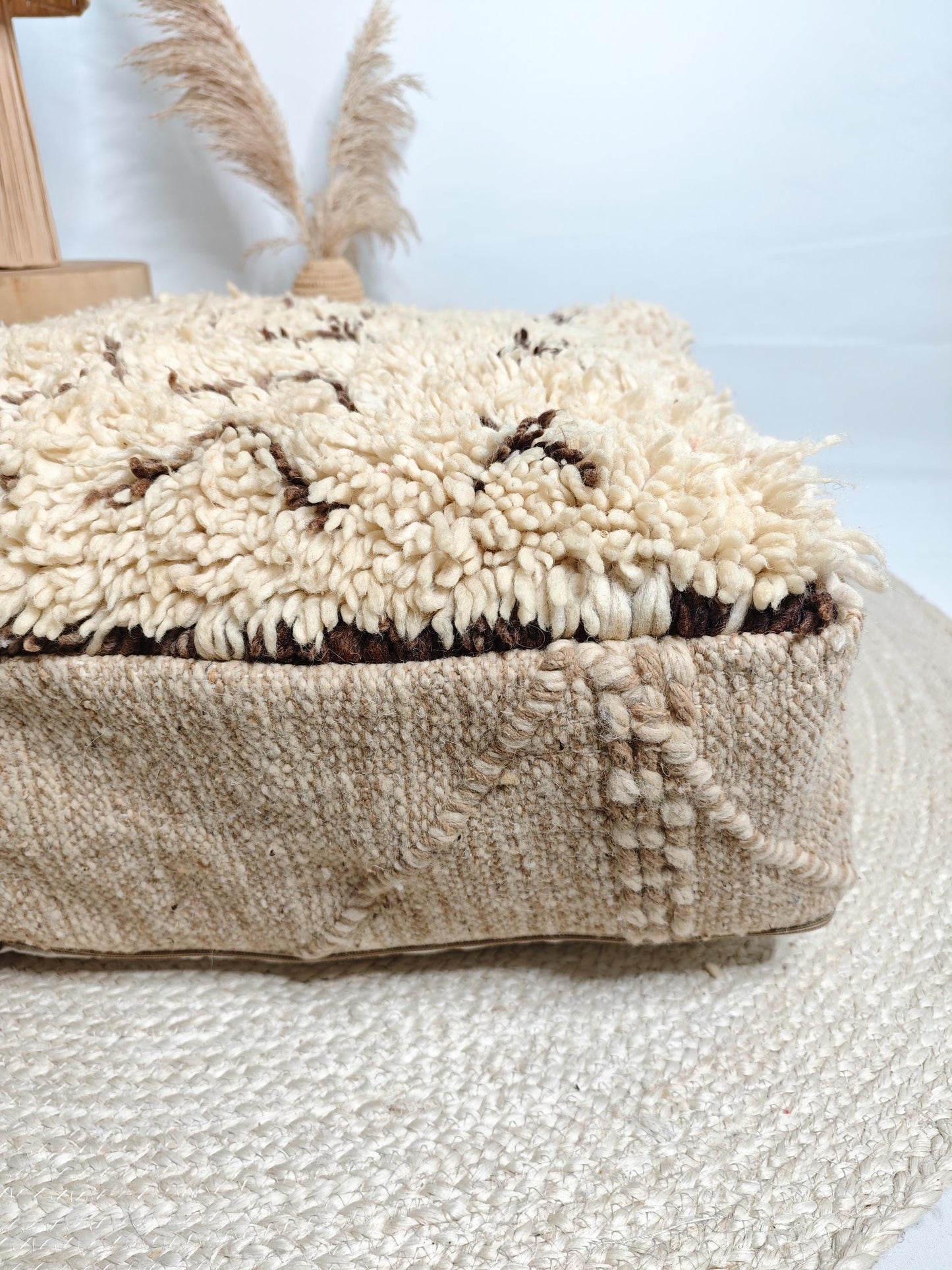 Marokkanischer Vintage Pouf, Berber Bodenkissen, Sitzkissen aus 100% Wolle, Vintage Bodenkissen mit Berber Muster