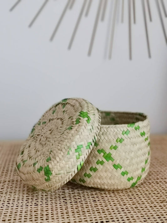 Round Mexican Basket with Lid Handmade from Palm Leaf Hippie Boho Decor Storage Basket Cosmetic Basket Jewelry Box