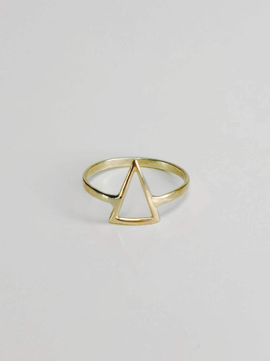 Dreieck Ring aus Messing, Stapelring, Minimalistischer Ring, Geometrischer Ring, dreieckiger Ring, Goldener Ring, Messingring Gold