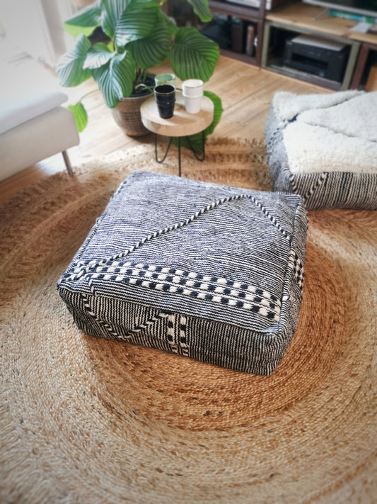 Marokkanischer Vintage Pouf, Berber Bodenkissen, Sitzkissen aus Wolle, Vintage Bodenkissen, Boho Sitzkissen Marrakesch