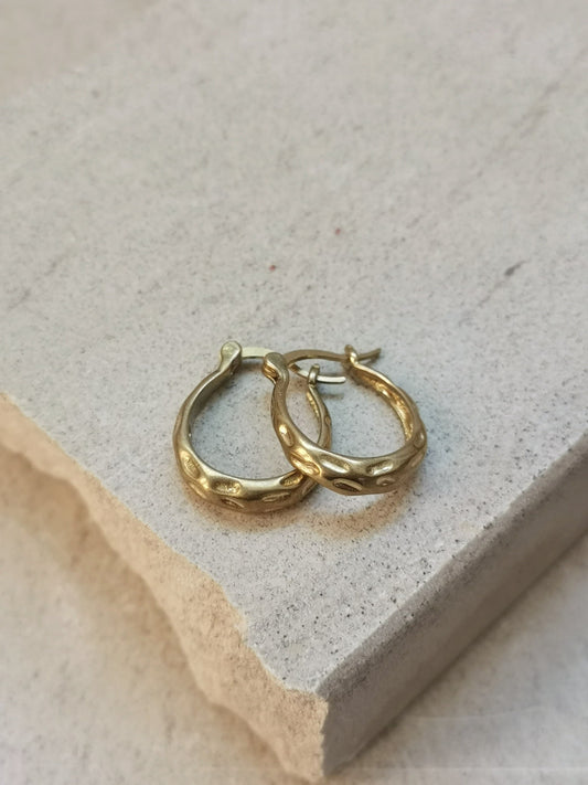 Kleine Creolen 18 x  3 mm, Kleine runde Ohrringe, goldene Creolen aus Messing